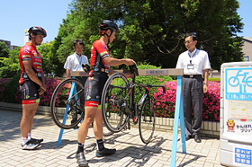 宇都宮市へのスポーツバイク用駐輪ラックの寄贈イメージ